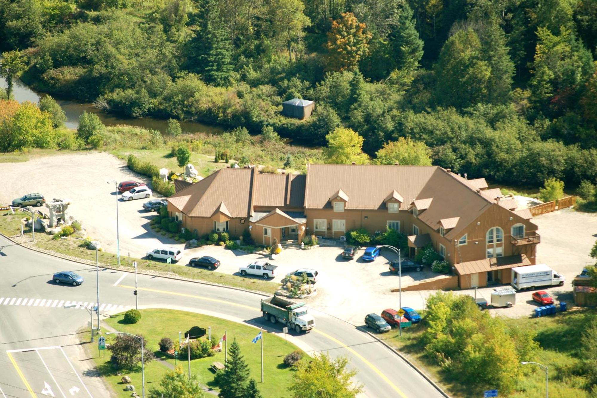 Hotel Alila Saint-Sauveur-des-Monts Esterno foto